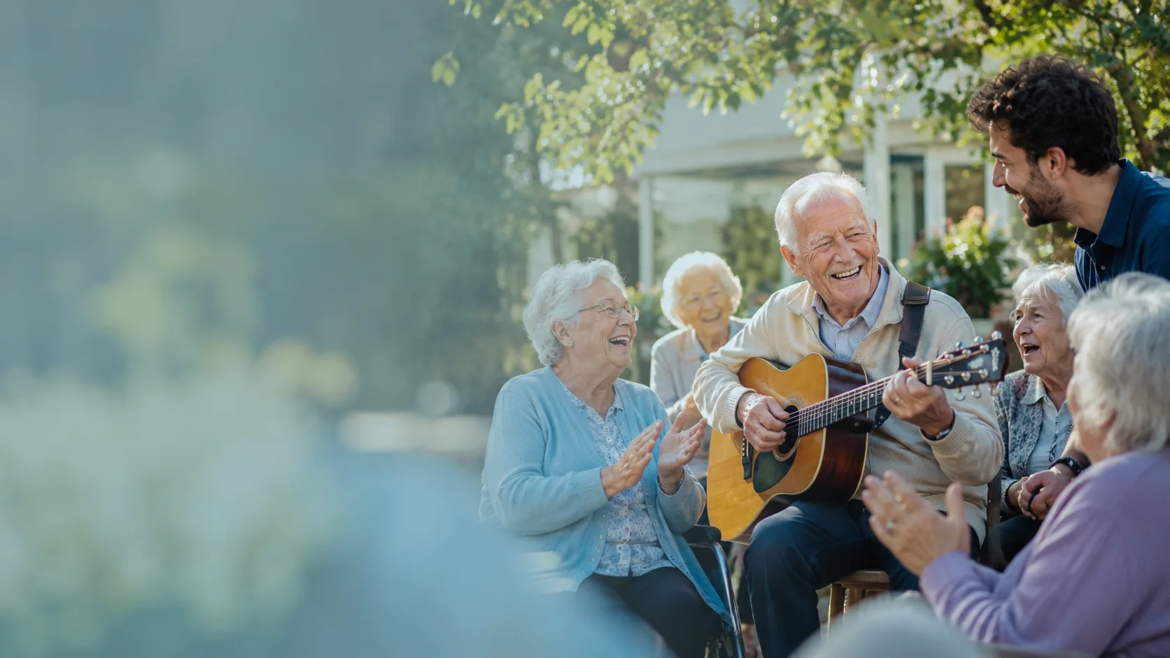 Résidents qui chantent pendant une animation musicale