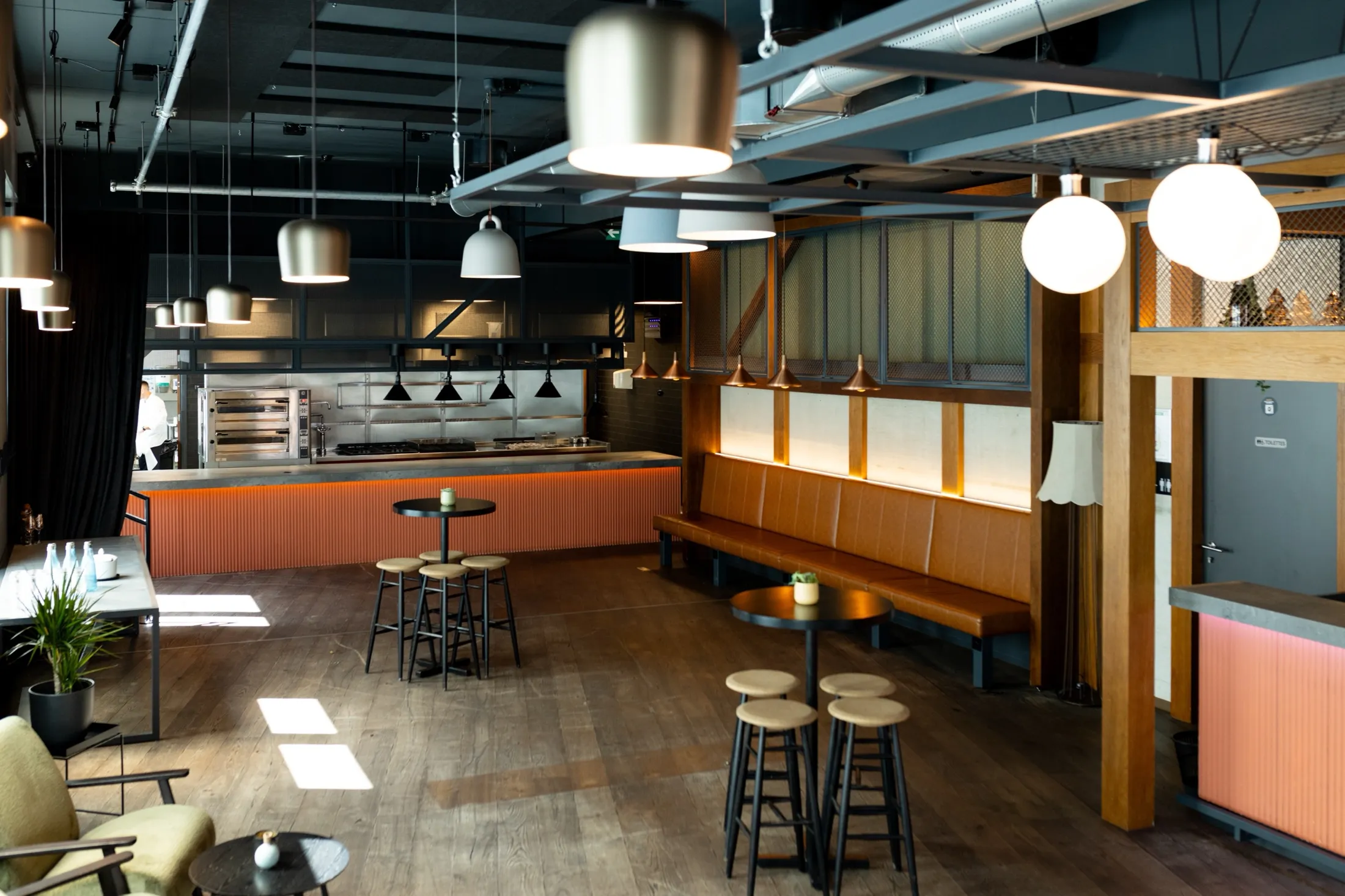 Le bar et le lounge de The Lab, au Moxy Brussels City Center